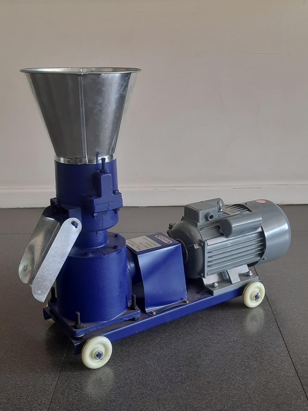 PT1500 Milano Italia Pellet Machine Complete with 5hp Motor