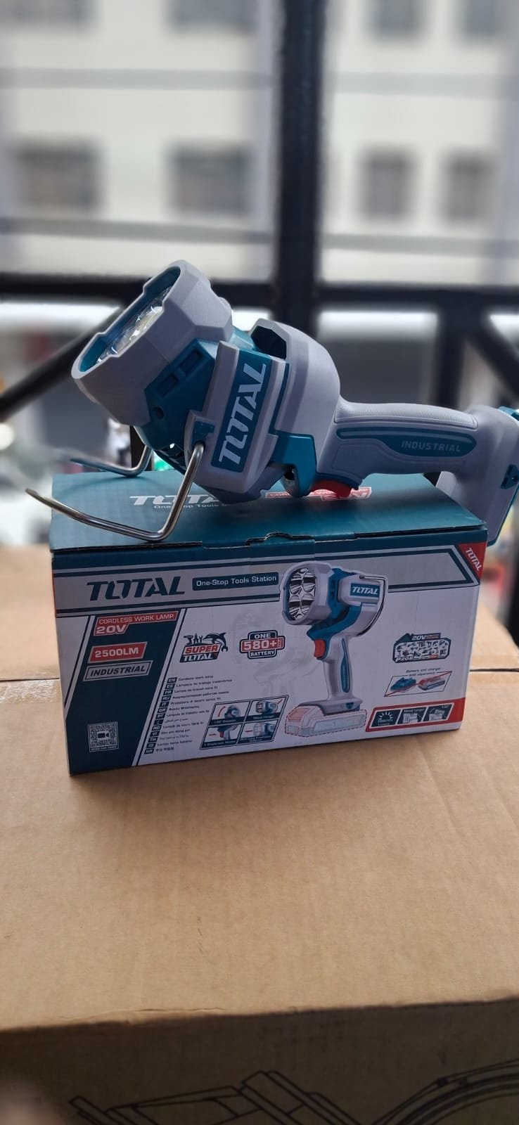 Total Cordless Work Industrial Lamp/Torch 20volts Strong 2500lumens