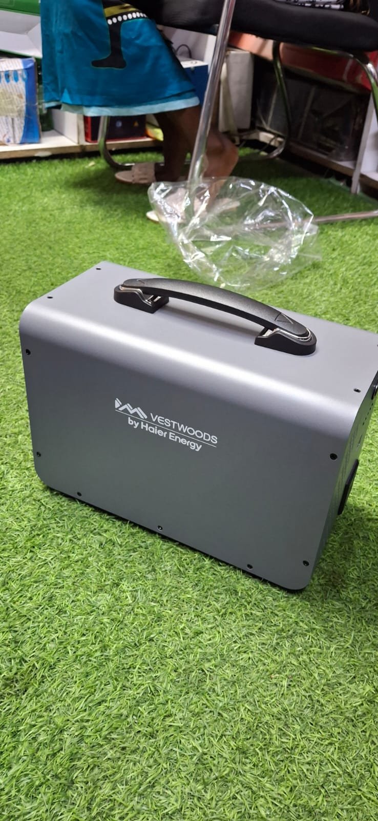 1kwh Vestwood lithium 1kva Portable Powerstation with inbuilt inverter 500w